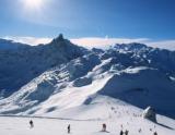 Pohľad zo Saulire (© Courchevel Tourisme, Jerome Kelagopian) - Lyžovačky v Alpách, www.hitka.sk 