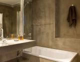 Kúpeľňa (© Hotel Ormelune) - Lyžovačky v Alpách, www.hitka.sk